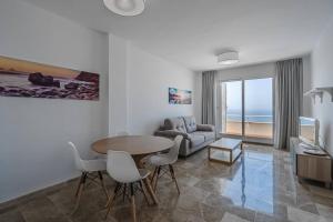 Posezení v ubytování Amazing apartment with sea views and AC, PA06