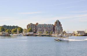 Gallery image of Sparkling Gem, Brand New Condo In The Heart Of The City in Victoria