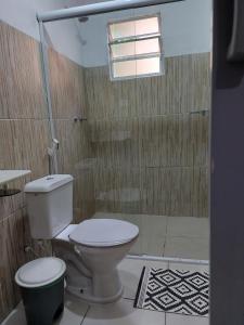 Ванная комната в Chalé Recanto Das Saíras em Paraty
