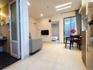 Μια τηλεόραση ή/και κέντρο ψυχαγωγίας στο Glenwood Suites