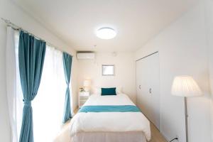 Giường trong phòng chung tại Shizukinosato TSUKI Terrace 531