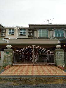 Gallery image of Sunny Homestay Kuching - LANDED 14 PAX in Kuching