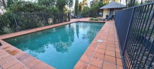 Piscina de la sau aproape de Villa Dion, 3 Bedroom Private Villa, Cypress Lakes Resort, KING & SINGLE BEDS