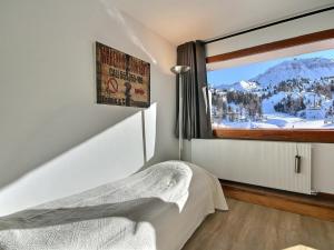 Appartement La Plagne, 3 pièces, 8 personnes - FR-1-455-75にあるテレビまたはエンターテインメントセンター