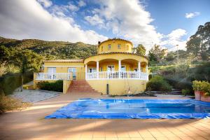 Gallery image of Casa Albera - with pool and fantastic views in Palau-Saverdera
