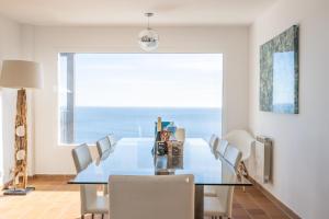 Posedenie v ubytovaní Five Star Villa with Heavenly Views