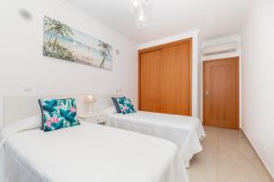 Postel nebo postele na pokoji v ubytování Santa Maria Apartment at Porto de Mos beach + 29 fotografií