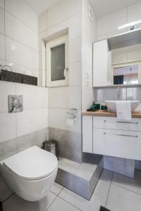 Phòng tắm tại BpR Blue Paradise Apartment with A/C