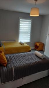 Cama ou camas em um quarto em White Shelf West Dartford