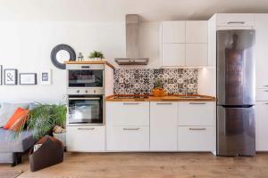 Kuchyň nebo kuchyňský kout v ubytování Apartamento en la Playa en Paseo Maritimo