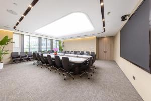 a conference room with a large table and chairs at Atour Hotel Shanghai Wujiaochang Daxue Road in Shanghai