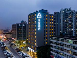 een gebouw met een bord aan de zijkant bij Atour Hotel Langfang Railway Station in Langfang