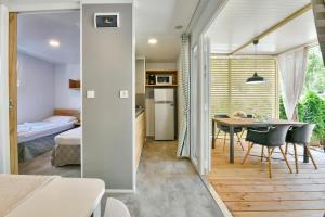 Een bed of bedden in een kamer bij Polidor Camping Resort