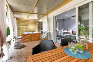 Een zitgedeelte bij Polidor Camping Resort