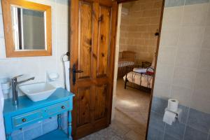Koupelna v ubytování Centre Island Holiday Home with private pool and hot tub