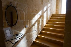 Fotografie z fotogalerie ubytování Centre Island Holiday Home with private pool and hot tub v destinaci Kerċem