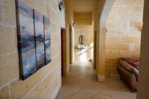 Fotografie z fotogalerie ubytování Centre Island Holiday Home with private pool and hot tub v destinaci Kerċem
