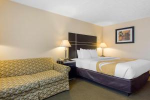 Postel nebo postele na pokoji v ubytování Quality Inn Ledgewood - Dover