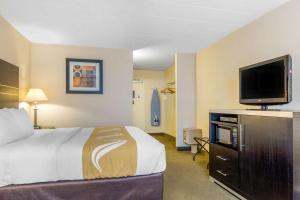 Postel nebo postele na pokoji v ubytování Quality Inn Ledgewood - Dover