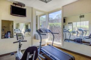 Fitness centrum a/nebo fitness zařízení v ubytování Quality Inn Ledgewood - Dover