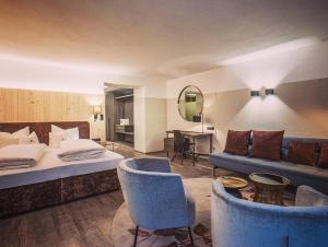 Postel nebo postele na pokoji v ubytování Hotel Malerhaus + 37 fotografií