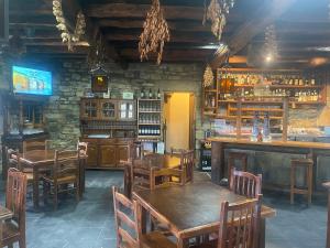 El salón o zona de bar de La Venta Celta