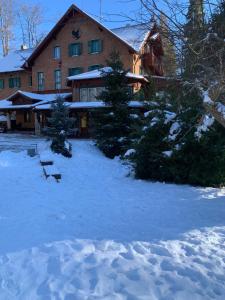 Sebesvi­z Panzió during the winter