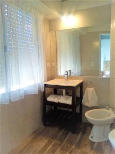 Et badeværelse på Dino´s Hotel