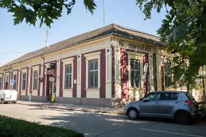 a small car parked in front of a building at V8-Kelemen Panzió in Makó