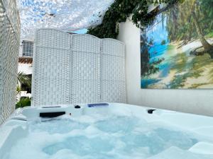 a bath tub in a room with a painting at The Corner Noirmoutier in Noirmoutier-en-l'lle