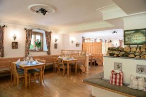 Posezení v ubytování Hotel-Gasthof Mauthäusl
