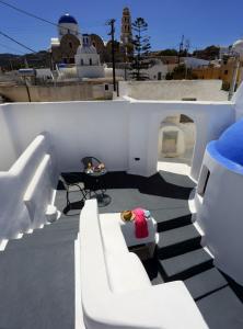 Posezení v ubytování Church and Cave - Santorini Private Residences