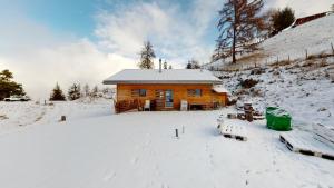 Modern chalet surrounded by nature in Vercorin talvel