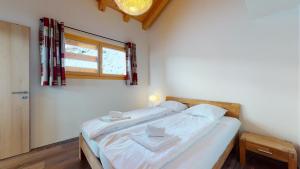 Voodi või voodid majutusasutuse Modern chalet surrounded by nature in Vercorin toas