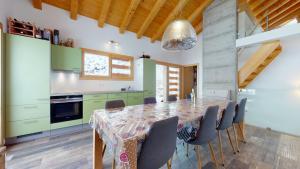 Köök või kööginurk majutusasutuses Modern chalet surrounded by nature in Vercorin