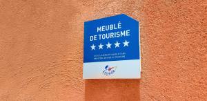 a sign on a wall that reads mobile de tortrique at VILLA REIALA Carry-le-Rouet in Carry-le-Rouet
