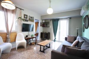 Televízia a/alebo spoločenská miestnosť v ubytovaní Vintage Apartment