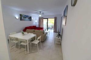 Televízia a/alebo spoločenská miestnosť v ubytovaní Mare Verde B90 by Tenerife Rental & Sales