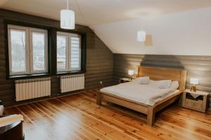 מיטה או מיטות בחדר ב-Zielone Zagrody -Dobra koło Sieniawy