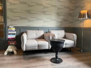 Istumisnurk majutusasutuses Logis Hôtel Le Miramont