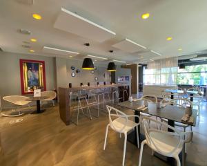 Restaurace v ubytování Logis Hôtel Le Miramont