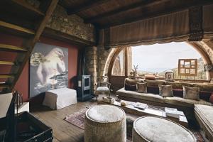 Istumisnurk majutusasutuses Area Synest Nature Suites