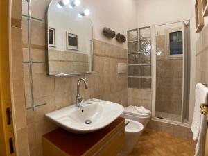 A bathroom at Maison Vivalda In Piazza Navona Még 15 kép