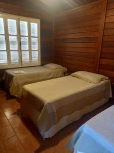 En eller flere senge i et værelse på Pousada Casa Amarela + 45 billeder