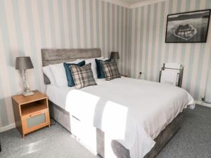 Postel nebo postele na pokoji v ubytování Broombaulks Farm Bungalow
