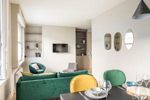 a living room with a green couch and chairs at ARNEM - cosy T3 in Rennes