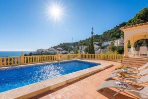 Basen w obiekcie Villa Sabita - PlusHolidays lub w pobliżu