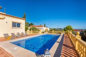 Basen w obiekcie Villa Sabita - PlusHolidays lub w pobliżu
