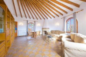Część wypoczynkowa w obiekcie Villa Ortembach- PlusHolidays
