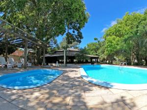 a swimming pool in the middle of a patio at Pousada Verde Agua in São Lourenço do Sul